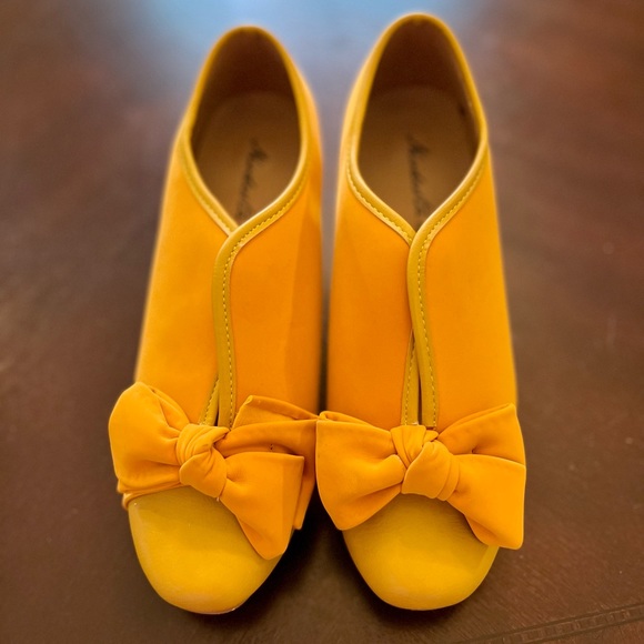 Modesta Shoes Modesta Mustard Yellow Heels Poshmark